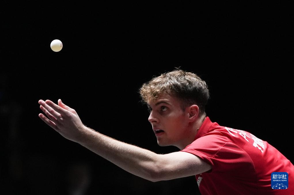 在以稳健步 在以稳健步